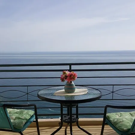 Lighthouse Apartment *